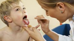 Как научить ребенка полоскать горло