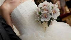 How to steam a wedding dress