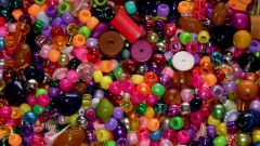 How to weave baubles of beads