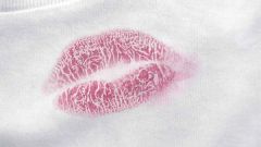 How to withdraw stain from lip gloss