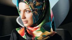 How should a Muslim woman dress