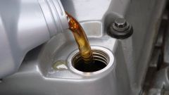 Как откачать масло из двигателя