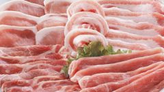 Как приготовить свинину с начинкой 