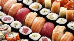 Почему нельзя есть суши и ролы до 21 года
