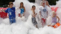 How to throw a foam party