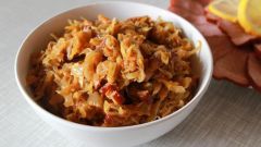 Braised cabbage in a slow cooker