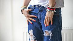 Как делать разрезы на джинсах