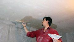 Уроки ремонта: как приготовить потолок к поклейке плит или обоев