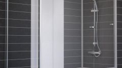 The choice of glass sliding curtains in the bathroom