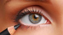 Как правильно красить глаза карандашом
