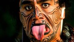 Как приветствуют друг друга аборигены Новой Зеландии, маори?