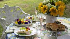 Как приготовить романтичный цветочный обед
