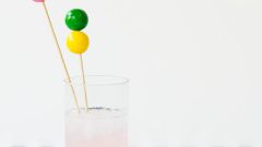 Как сделать съедобные шарики на палочках для стаканов
