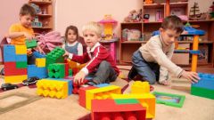 What are the duties of a kindergarten teacher
