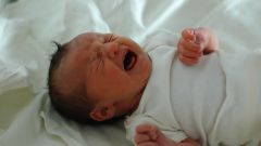 Насморк у новорожденного: как помочь дышать малышу