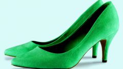 С чем носить зеленые туфли