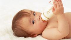 Кормить ли ребенка сцеженным грудным молоком