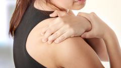 Почему возникает колющая боль в плече
