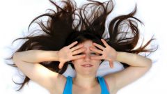 Как поднять волосы, избегая кудряшек и завивки