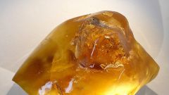What are the properties of amber