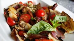 Как приготовить теплый итальянский салат с баклажанами