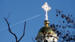 Что означает нижняя наклонная перекладина у православного креста