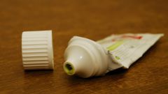 Что означают цветные полоски на тюбиках зубных паст