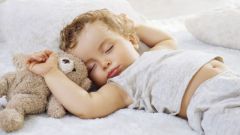 В какой позе спать ребенку