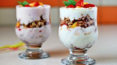 Как приготовить вкусный десерт с йогуртом, мюсли и свежими фруктами