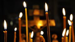 Откуда появилась традиция ставить свечи в храме