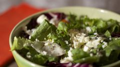 Питаемся вкусно и легко: салаты со шпинатом 