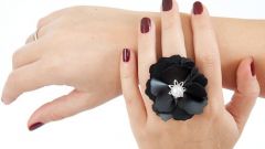Как сделать перстень-цветок из кожи