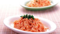 Salad recipe with carrots and garlic