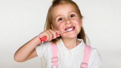Когда выпадают молочные зубы у ребенка