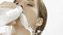 Вредно ли пить молоко взрослым?