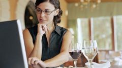 What is the responsibility of the administrator in the restaurant