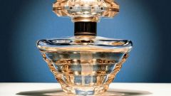 What distinguishes the tester from the perfume