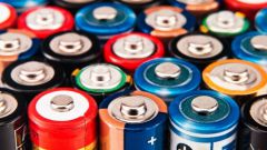 What is the difference between the saline and alkaline batteries