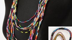 Как сделать бусы из разноцветного кабеля