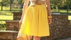 Желтая юбка: с чем носить?