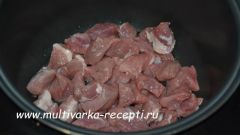 Как приготовить  картошку тушеную с мясом в мультиварке