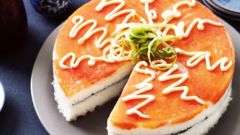 Как приготовить суши-пирог из копченого лосося