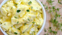 Как приготовить яичный салат с травами и лимоном