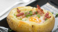 Как приготовить фаршированную картошку с яйцом и беконом
