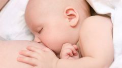 Обязательно ли кормить ребенка грудью?