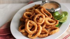 How delicious to cook squid rings 