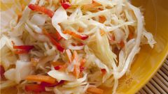 Салат из квашеной капусты: 5 вкусных и простых рецептов