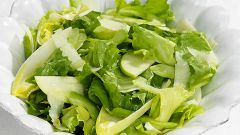 Как приготовить легкий зеленый салат