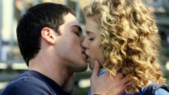 Как правильно целоваться взасос