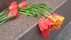 Почему на похороны приносят четное количество цветов 